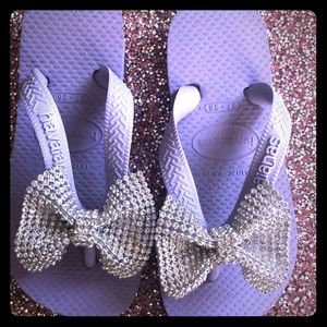 Purple toddler havaianas with crystal bow is 11/12